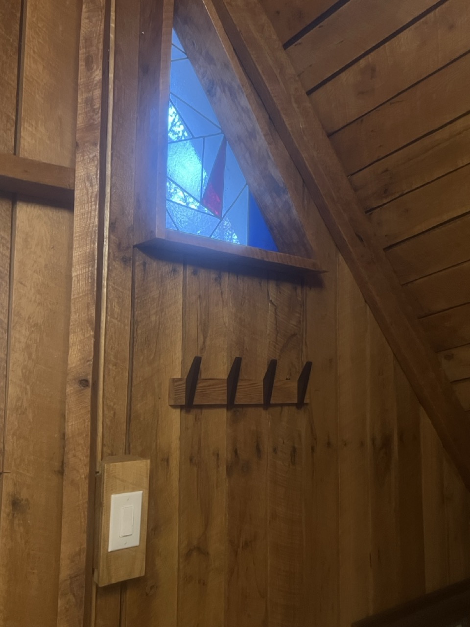 From Rough-Cut to Refined: Reclaimed Wood Hooks for Welcoming Guests
